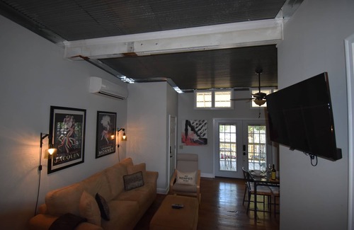 South Main Historic District House | The Cottage in the Historic South Main Arts District, Walk Everywhere Downtown