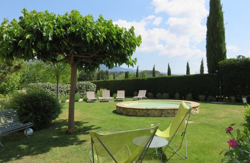 Vaugines Cottage | The cottage 'Les Euphorbia' . olive trees, . cicadas, Provence .