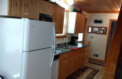 Posen House | The Cottage on Pine Ln @ Hemlock Hills on Mill Pond, near Sunken Lake w/2 kayak