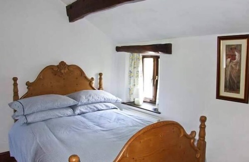 Peak District Cottage | THE COTTAGE, pet friendly, character holiday cottage in Peak Forest