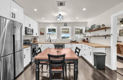 Bouvet Island House | The Country Cottage - Family Friendly Home just minutes from Weatherford!