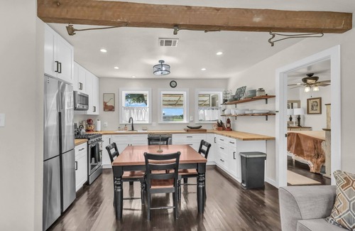 Bouvet Island House | The Country Cottage - Family Friendly Home just minutes from Weatherford!