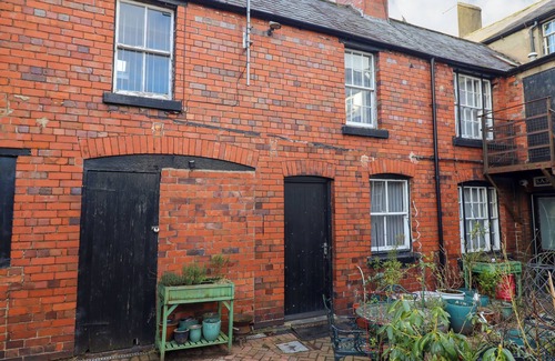 Llangollen Cottage | THE COURTYARD COTTAGE, pet friendly, with a garden in Llangollen