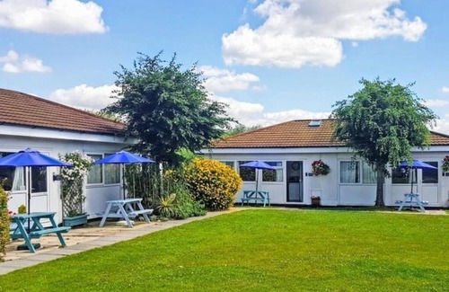 Dawlish Warren Ski Chalet | The Cove, 2 Bedroom Chalet on the 4* Welcome Holiday Park, Dawlish Warren