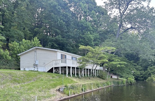 Mooresboro House | The Cove at Lake Houser-lakefront home, large deck, fishing/kayak/paddle board
