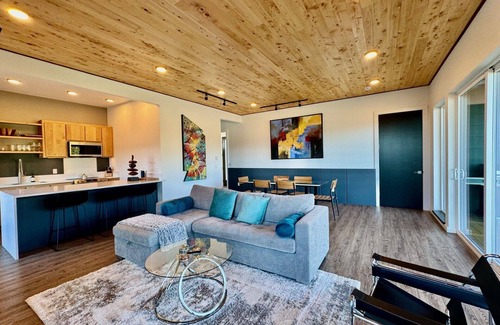 Port Orford Condo | The Cove at Port Orford: Gray Whale Suite