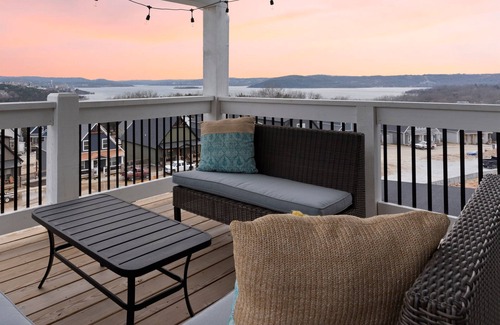 Hollister House | The Cove: Lakeview, Pool, Hot Tub, EV Charger, Large Groups