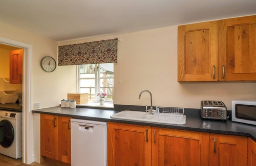 Toller Porcorum Cottage | THE COW SHED, pet friendly, with a garden in Toller Porcorum