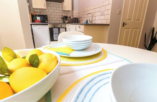 Truro Cottage | THE COW SHED, romantic, with a garden in Truro