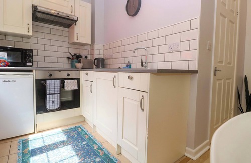 Truro Cottage | THE COW SHED, romantic, with a garden in Truro