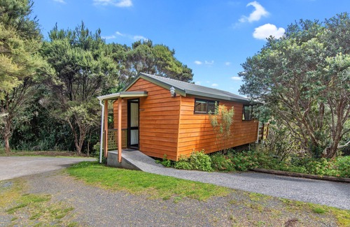 Okiato Cottage | The Cowshed Wairoro Park - Russell Holiday Home