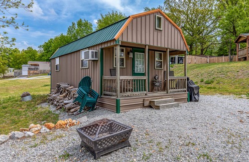 Grove House | The Cowskin Bunkhouse - Lakeview Getaway - perfect for fishermen/small families!