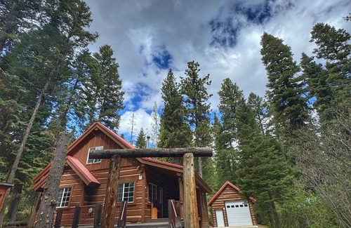 Cascade Cabin | The Cozy Acorn Cascade Lake Retreat