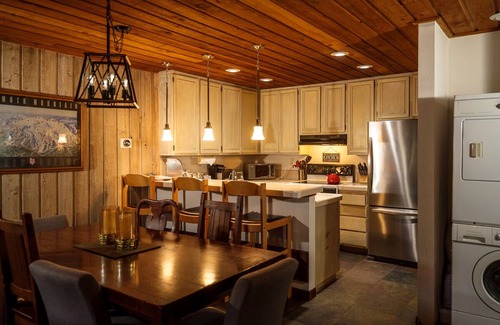Mammoth Lakes Condo | The Cozy Canyon Lodge Condo! A Walk to the lifts! Ski in Ski Out