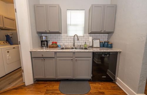 Chickasha House | The Cozy Chickasha | Fiber | Extra Parking | W/D