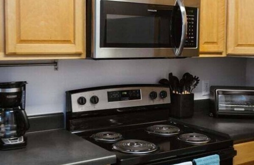 Athens House | The Cozy Corner Near Downtown