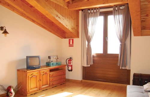 Santovena House | The cozy cottage "La Casina de Cirieñu" is located in the Asturian village of Cirieñu with 64 inhabi