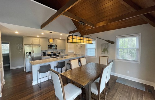 Roxboro Cottage | The Cozy Cottage on Little Duck Cove