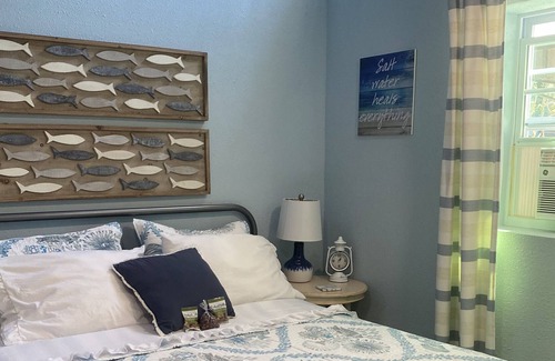 Historic Kenwood Cottage | The Cozy Cottage