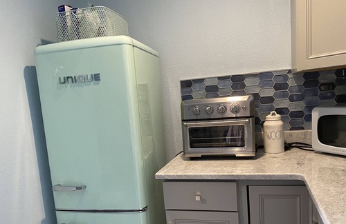 Historic Kenwood Cottage | The Cozy Cottage