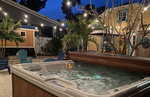 Historic Kenwood Cottage | The Cozy Cottage