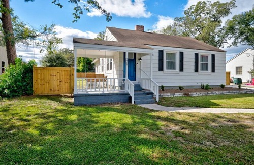 Macon House | The Cozy House on Rogers In Quiet Ingleside Area