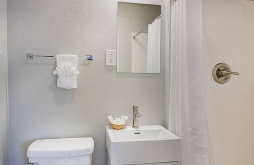 Hill City Hotel | The Cozy Mountain's Edge