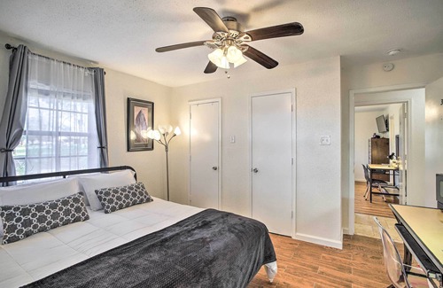 Prairie View Apartment | 'The Cozy Pine Cone' Home Base: Walk to PVAMU