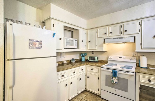 Prairie View Apartment | 'The Cozy Pine Cone' Home Base: Walk to PVAMU