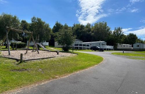 Ayr House | The Craig Taravan Ayr - Seaside Retreat