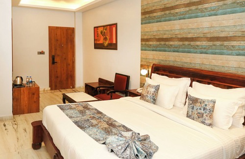 Shavri Colony Hotel | The Crescent