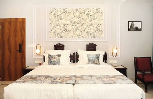 Shavri Colony Hotel | The Crescent
