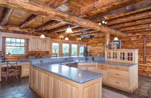 Keene Cabin | The Crest Lodge - Cabin w/Hot Tub - Game, Bar & Theatre Rooms