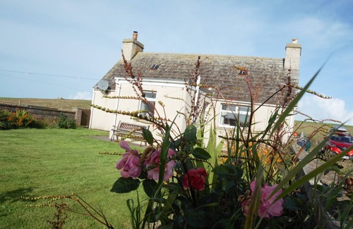 South Ronaldsay House | THE CROFT-3 Bed Holiday Cottage, stunning location, short walk to beach, Pets OK
