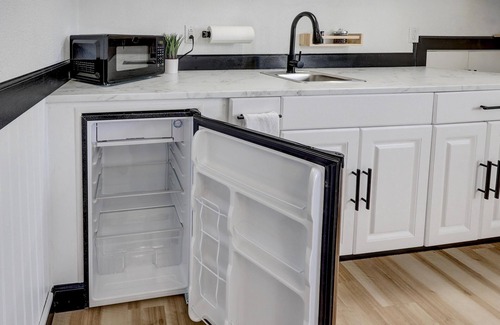 Webb City Apartment | The Crow's Nest: Executive Loft