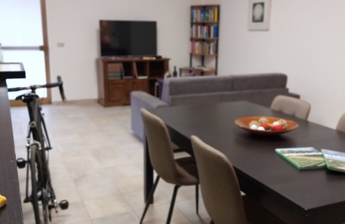 Montelovesco Apartment | The Cyclist. Pedal your way to your ideal stay!
