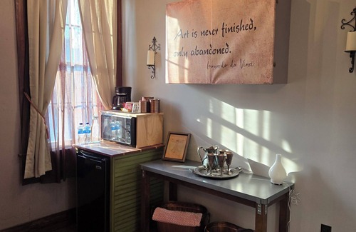 Hermann Apartment | The Da Vinci Suite is one of our four rooms.