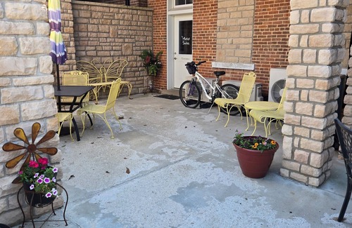 Hermann Apartment | The Da Vinci Suite is one of our four rooms.