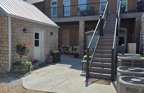 Hermann Apartment | The Da Vinci Suite is one of our four rooms.