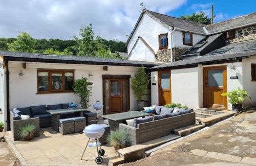 Heligan House | The Dairy - Quaint 1Br in Dartmoor National Park