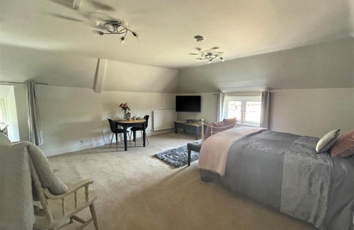 Holworth Bed & Breakfast | The Dairyman Suite