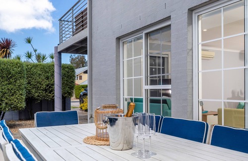 Long Beach House | The Dans @ Long Beach - 30 Seconds from the Beach