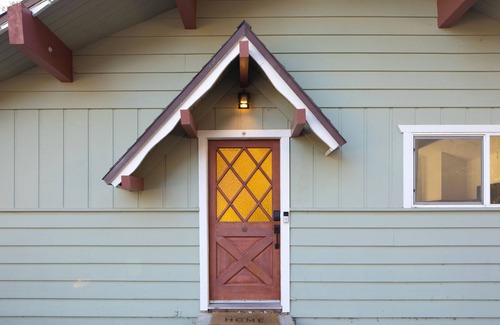 Crestline Cabin | The Daydream Cabin - mins to lake w/fire pit