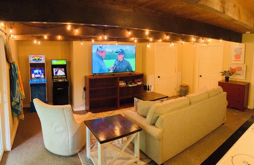 Plymouth House | >The Daydream Lodge<n@Racers Ridge