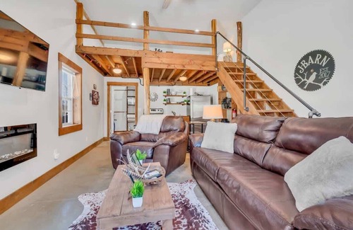 Joelton Apartment | The Den at J-Barn – Private, Secluded Getaway