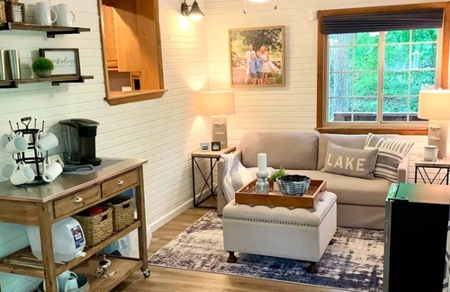 Clarkson House | The Den at Nolin-Lakefront Home in Linwood Estates