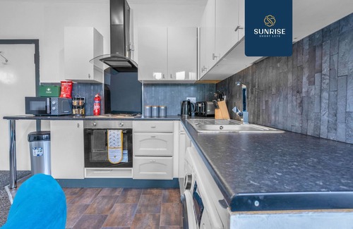 Dundee Apartment | The Dens - 3 Rooms, 4 Beds.