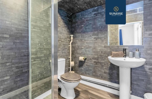 Dundee Apartment | The Dens - 3 Rooms, 4 Beds.