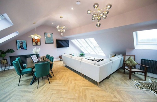 Buxton Apartment | The Devonshire Suite at Foxlow Grange
