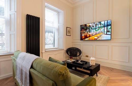 North West Apartment | The Devonshire Suite - Your 5 Star West End Stay!